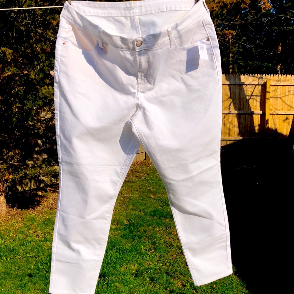 White ankle-length stretch jeans